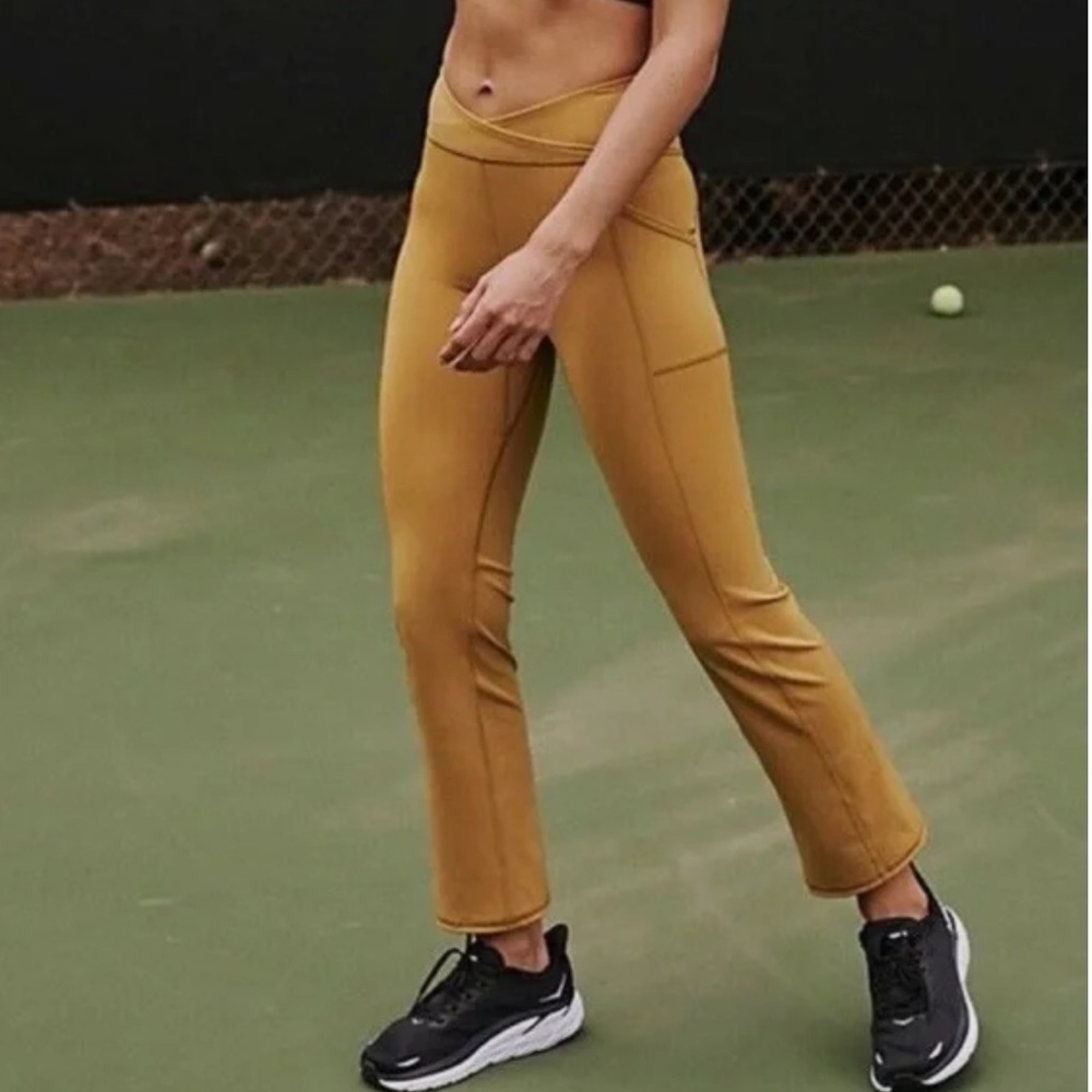 Free People FP Movement Shanti Straight Leg Pants Leggings Women’s XS Mustard